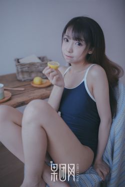 裸露双乳挤奶无遮掩裸体私房视频